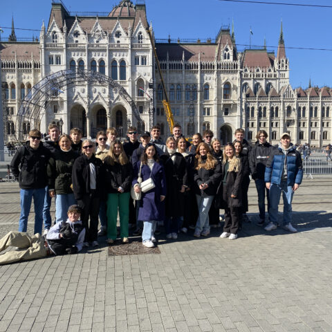2.b foran Parlamentet i Budapest